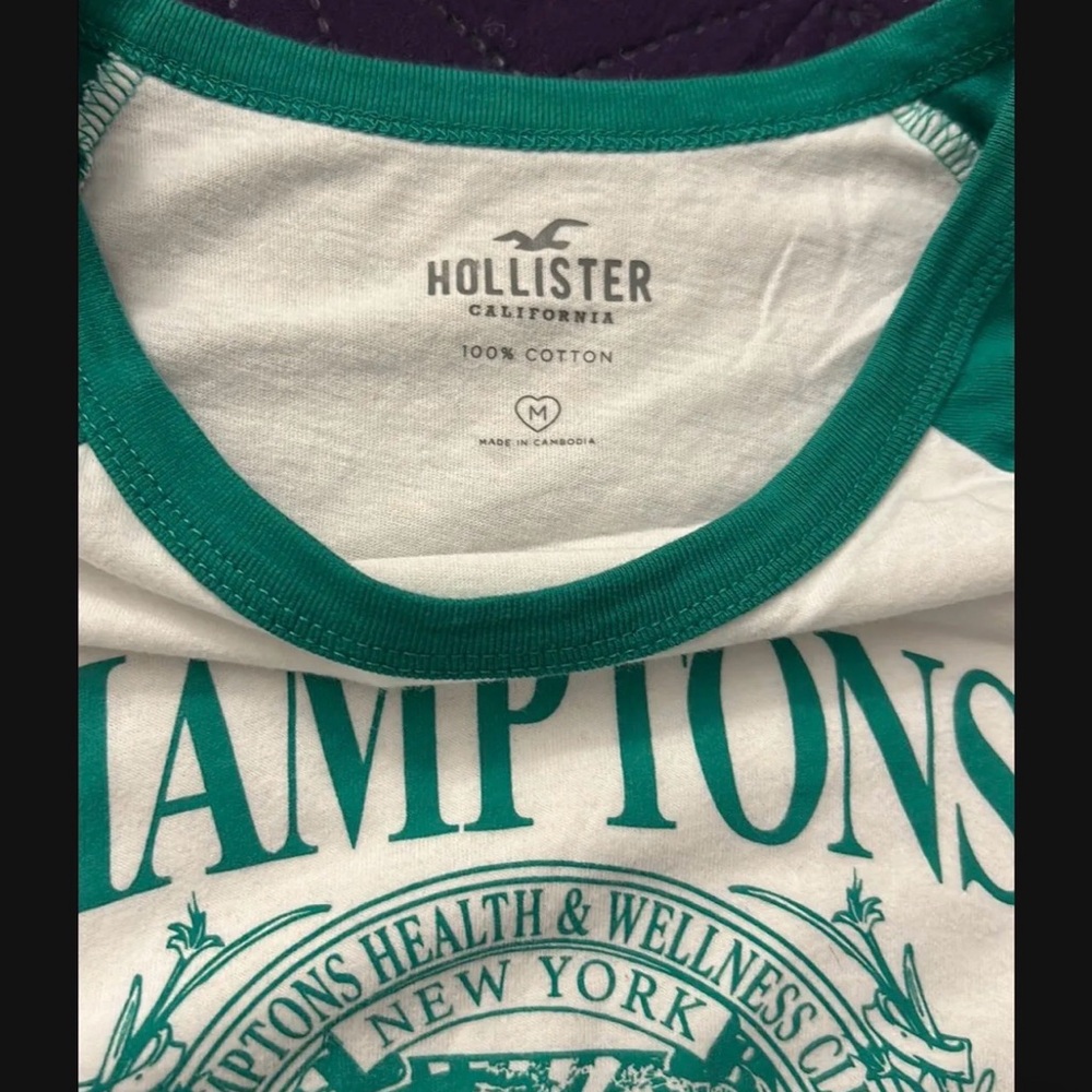 🎈SOLD🎈Hollister Green and White Graphic  Shrunken Tee Sz. M